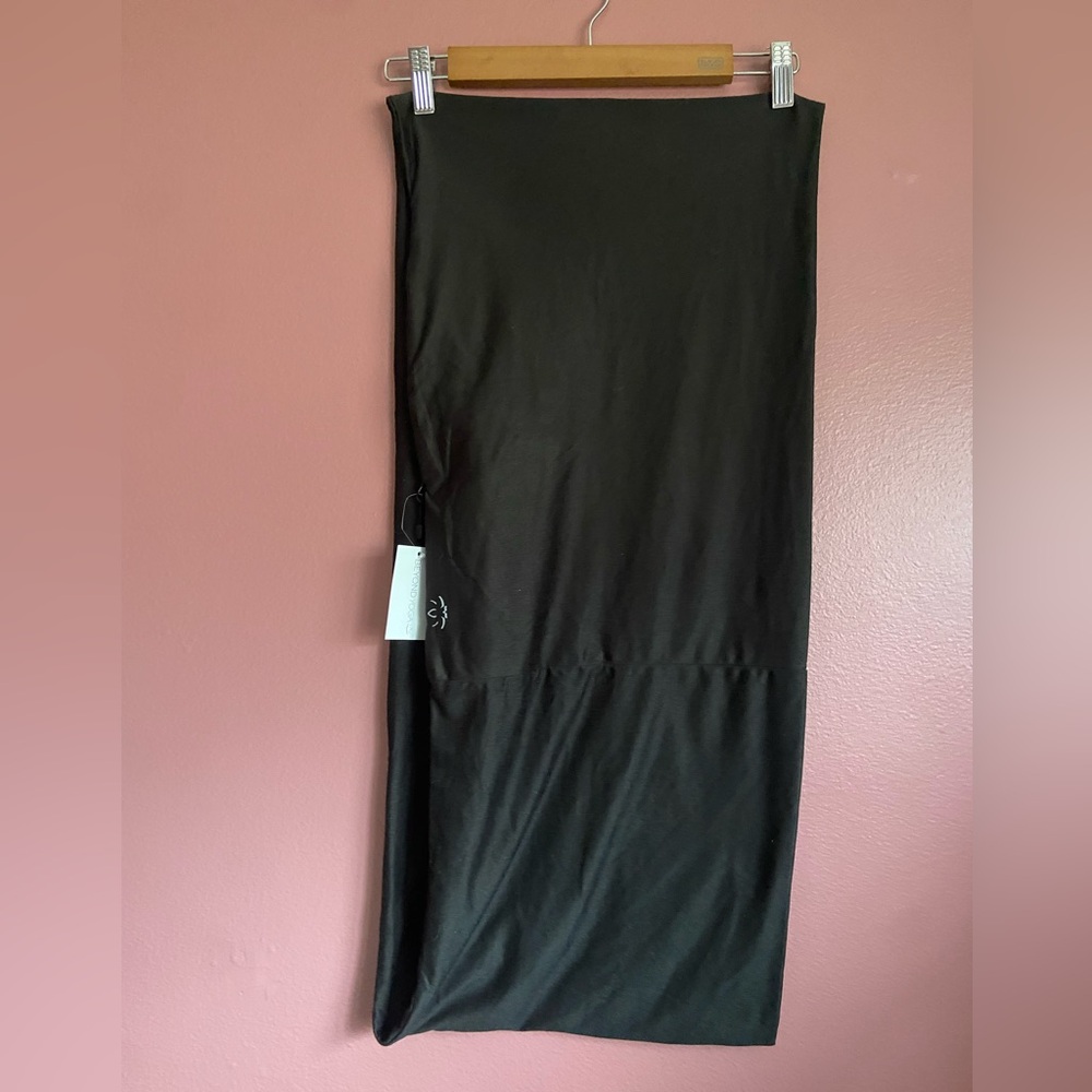 NWT Beyond Yoga infinity scarf with pocket in black OS